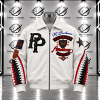 Blouson universitaire personnalisé en cuir blanc pour homme, avec broderie cloutée et patchs appliqués, style streetwear, blouson bomber OEM unisexe, blouson Letterman