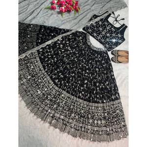 Vêtements de soirée pour femmes de créateur Ensemble Lehenga-Choli de style fantaisie - Product Image 4