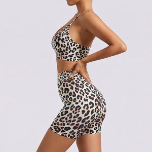 Conjunto de sujetador deportivo y shorts de yoga de cintura media para mujer, personalizado al por mayor, acanalado, lavado, de color liso, con contraste, sin costuras, transpirable y ligero. - Product Image 4