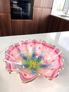 Magnifique bol en résine époxy avec design personnalisé, parfait pour un salon et une salle à manger sur le thème côtier. - Product Image 3