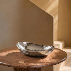 Jarrón de Cobre Hecho a Mano, Diseño Rústico, Tazón Decorativo de 25 Pulgadas - Product Image 2