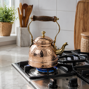 Bouilloire en cuivre pur martelé, fait main, avec poignée en bois et bec en laiton, pour faire bouillir l'eau et préparer le thé, ustensile de cuisine - Product Image 2
