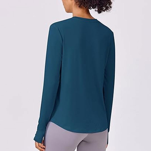 T-shirt léger pour femme à manches longues avec tissu doux, construction fiable et finition soignée, conçu pour un confort optimal - Product Image 3