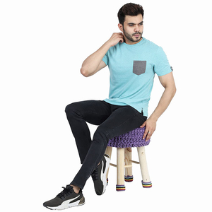 T-shirt à manches courtes bleu clair pour homme avec poche grise, coupe classique, t-shirt décontracté, col rond, 100% coton jersey - Product Image 6