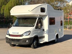Autocaravana Usada <span class=keywords><strong>IVECO</strong></span> Daily con Techo Rígido Tipo C, 2.3T, Automática, con Cocina y Baño, 2022 - Product Image 2
