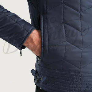 Chaqueta acolchada azul marino moderna para hombre, corte ajustado, ligera, informal, con patrón geométrico, con cierre de cremallera, para invierno. - Product Image 2