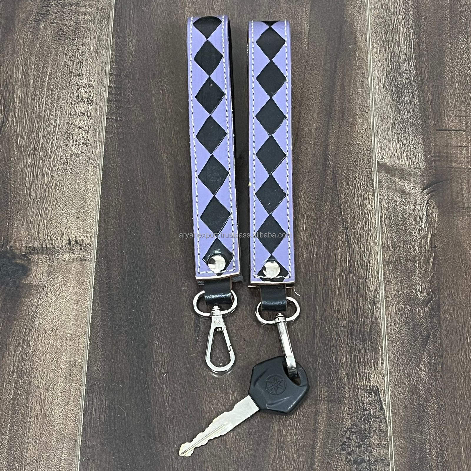 ลายตารางหมากรุกสีดำและม่วง