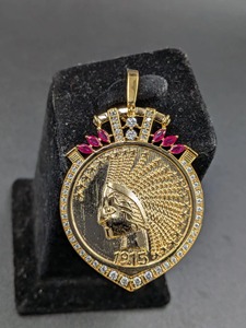 Pendentif Couronne Moissanite en Argent 925 avec Incrustation de Diamants et Rubis, Bijou Unisexe Vintage Thème 1915 - Product Image 5