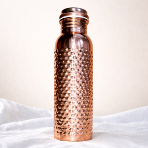 Bouteille d'eau en cuivre pur écologique et anti-fuite de qualité supérieure avec gravure florale artisanale exquise pour la guérison ayurvédique - Product Image 3