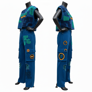 Ensemble femme en coton French Terry 280 GSM, haut sans manches et pantalon, bleu turquoise, design à panneaux, impression logo personnalisée en chenille. - Product Image 3