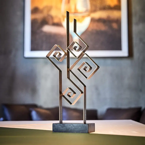 ประติมากรรมโลหะนามธรรมสมัยใหม่สำหรับตกแต่งบ้าน งานศิลปะเรขาคณิตสำหรับวางบนโต๊ะ พร้อมฐานสีดำสุดหรู - Product Image 5