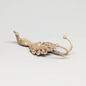 Crochet mural design paon royal, élégant support décoratif en métal, idéal pour suspendre chapeaux, ceintures et décorations intérieures - Product Image 4