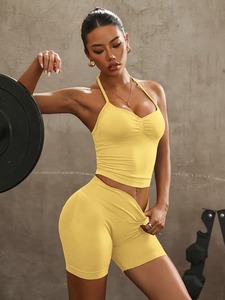 Ensemble de survêtement 2 pièces pour femme : débardeur de sport froncé à col halter et short cycliste taille en V – Tenue de sport, course et yoga - Product Image 3