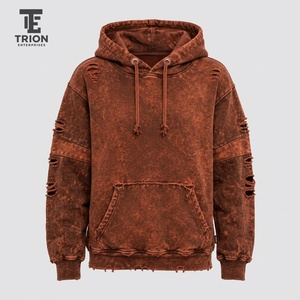 Sweat à capuche élégant pour femme, effet usé, aspect vintage délavé, tissu confortable, coupe décontractée et détails bruts audacieux. - Product Image 4