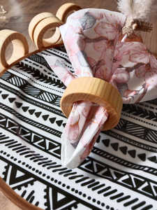 Servilleteros de madera con acabado liso para decorar su mesa con elegancia durante almuerzos, cenas o vacaciones informales. - Product Image 5
