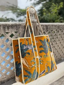 Bolso de Hombro Acolchado de Terciopelo Estampado Premium con Costuras Duraderas y Aspecto Moderno - Product Image 2