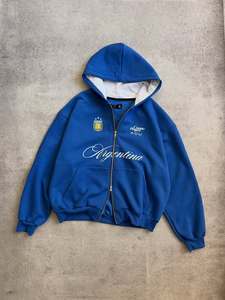 Sudadera con capucha extragrande personalizada con cremallera completa, forro de contraste, bordado con letras y detalles gráficos minimalistas - Product Image 1