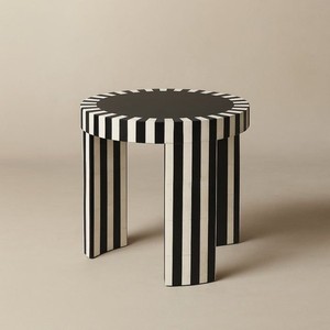 Mesas Auxiliares Desmontables Modernas y Ecológicas de Resina India Lametierartz, Diseño de Muebles en Blanco y Negro para Dormitorio y Sala de Estar - Product Image 1