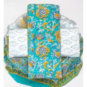 Tissu en coton imprimé de qualité supérieure, doux, respirant et léger, idéal pour la confection de Kurtis, de robes et de vêtements d'été. - Product Image 4