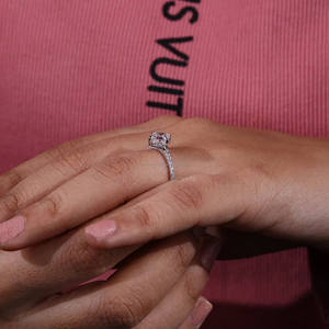 Anillo de compromiso de diamante cultivado en laboratorio de corte Asscher con ajuste de pavé de Halo oculto, oro blanco sólido de 18 quilates, regalo de aniversario de moda - Product Image 4