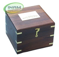 Boussole à cardan nautique spéciale en laiton faite à la main avec boîte en bois, belle boîte en bois de boussole de créateur