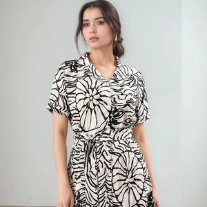Robe d'été florale à encolure en V, manches courtes bouffantes, style vintage, décontractée, longueur midi, avec décoration en dentelle élégante, pour femmes, fabricant de vêtements - Product Image 1