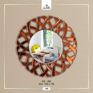 Ce miroir au design artistique et contemporain sert d'élément décoratif distinctif, au lieu d'être un simple miroir fonctionnel. - Product Image 3