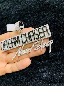 Collar con Colgante de Diamantes de Imitación Dream Chaser Never Stop, Chapado en Plata, Estilo Hiphop Unisex, Joyería de Cristal Disponible para la Venta - Product Image 1