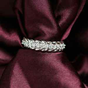 Anillo de Compromiso, Boda y Promesa de Lujo en Plata de Ley 925 Chapado en Oro con Moissanita de Corte Redondo, Regalo Minimalista para Mujer - Product Image 3
