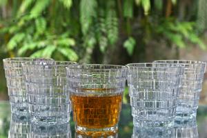 แก้วน้ำทรงกริดใสสไตล์โมเดิร์นคุณภาพพรีเมียม บรรจุภัณฑ์แบบแพ็คใหญ่ เหมาะสำหรับการจัดหาสินค้าจำนวนมาก ผู้ค้าส่ง และผู้จัดงานอีเว้นท์ - Product Image 3