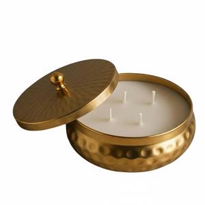 Bougie en cire de soja parfumée martelée en métal doré avec couvercle en lotus, faite à la main, décorative pour la maison, cadeau festif, vente en gros - Product Image 2