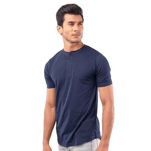 Camiseta básica ligera de cuello redondo para uso diario, fabricante de logotipos personalizados, camiseta de algodón de manga corta para hombre. - Product Image 4