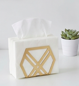 Porte-serviettes géométriques en métal avec finition dorée brillante, idéaux pour le rangement élégant de papier de soie sur les tables et pour une utilisation domestique. - Product Image 5