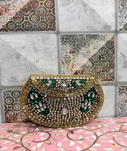 Elegante mini bolso clutch con adornos Kundan, ideal para bodas, fiestas y eventos elegantes. - Product Image 1