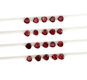 Grenat du Mozambique, pierre précieuse en vrac, taille cœur rouge facettée, pierre de grenat naturelle, plusieurs tailles pour la fabrication de bijoux - Product Image 2