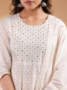 Conjunto de Kurta Anarkali, Pantalón y Dupatta Bordado Color Crema Marfil para Mujer, Elegante Traje Étnico Indio de Tres Piezas para Fiestas - Product Image 4