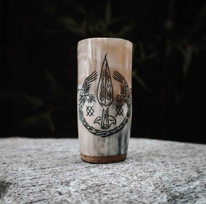 Mug à vin en corne poli 100% naturel et écologique, artisanal, avec base en bois, design moderne de haute qualité - Product Image 3