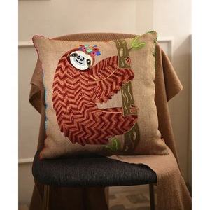 Taie d'oreiller Koala en coton brodé à la main Aari complexe housse de coussin décorative multicolore toutes saisons pour la maison hôtel - Product Image 1