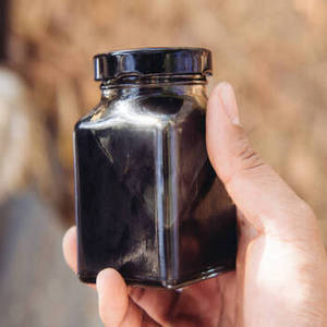 Résine de Shilajit Sauvage Indienne Toutes Saisons en Poudre Végétale – Importateurs Cherchant des Produits Distinctifs de Qualité Alimentaire pour la Vente au Détail et le E-commerce - Product Image 1
