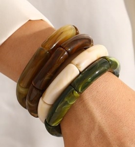 Artistic Handmade Resin Bracelet with Elegant Decorative Appeal Fashion Accessory for Modern <b>Wardrobes</b> - Product Image 3