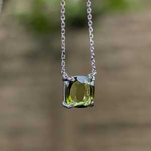 Collar de Peridoto Verde Brillante Cuadrado, Plata de Ley 925, Chapado en Oro de 14K, Gema Tallada en Forma de Tableta, Joyería, Regalo - Product Image 1