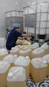 Huile de noix de coco naturelle pure hydratante et blanchissante pour le corps pour un massage de relaxation - Product Image 6