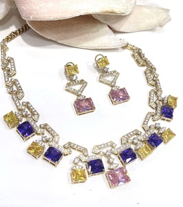 Conjunto de Collar y Pendientes de Cristal Geométrico con Pedrería, Chapado en Oro, Aleación, Joyería Clásica para Mujer, Boda, Compromiso, Fiesta, Tendencia - Product Image 2