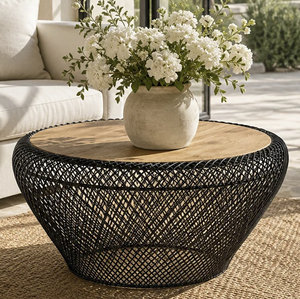 Industrieller & Rustikaler Couchtisch aus Natürlichem Mangoholz mit Kombinierter Metallplatte in Matt Schwarz für Wohnzimmer und Heimbüro - Product Image 1
