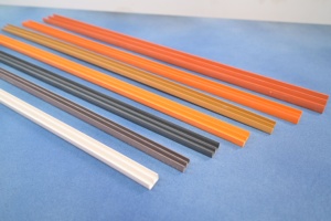 Perfil de PVC en E personalizado, tira de plástico para sujetar vidrio, extrusión para muebles, marco de puerta corredera, riel guía. - Product Image 2