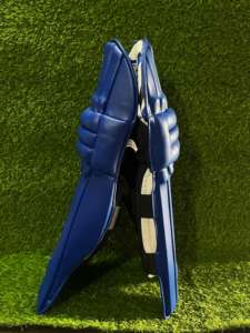 สนับแข้งคริกเก็ตสั่งทำพิเศษ น้ำหนักเบา โฟม PU คุณภาพสูง บรรจุเต็ม หลายสี ทุกขนาด สวมใส่สบาย - Product Image 4