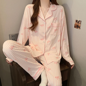 Pijama de Mujer con Estampado de Rayas, Tela de Seda de Leche Arrugada, Diseño Casual con Logotipo Frontal, Nueva Moda de Primavera, Cómodo para Dormir - Product Image 2