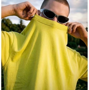T-shirt uni en coton lourd 100% - Streetwear - T-shirts surdimensionnés personnalisés pour hommes - Product Image 2