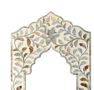 Miroir mural décoratif sur mesure en gros, fait main, en forme d'arche, avec mosaïque de coquillages et de nacre, motif floral naturel - Product Image 3