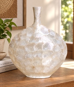 Jarrón de Mesa Hecho a Mano con Conchas de Capiz Naturales, Diseño Bohemio Artesanal, Acabado Brillante, Personalizable, Decoración para el Hogar, Venta al Por Mayor - Product Image 5